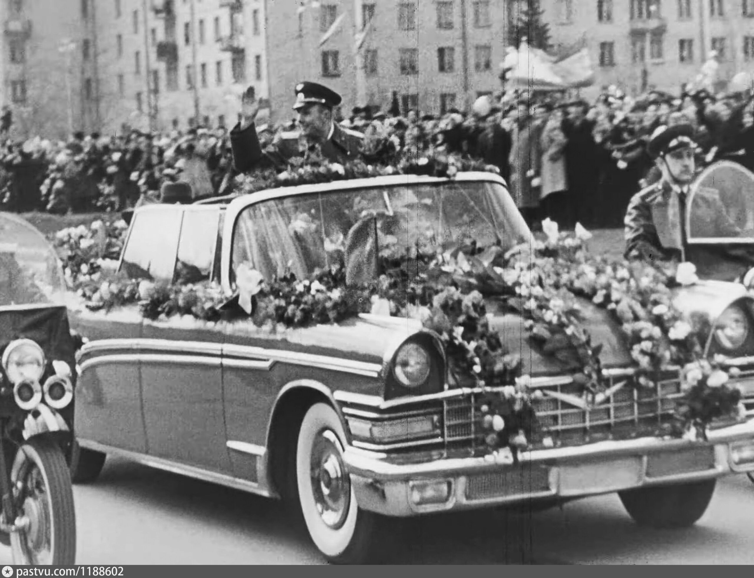 Встреча гагарина в москве после полета